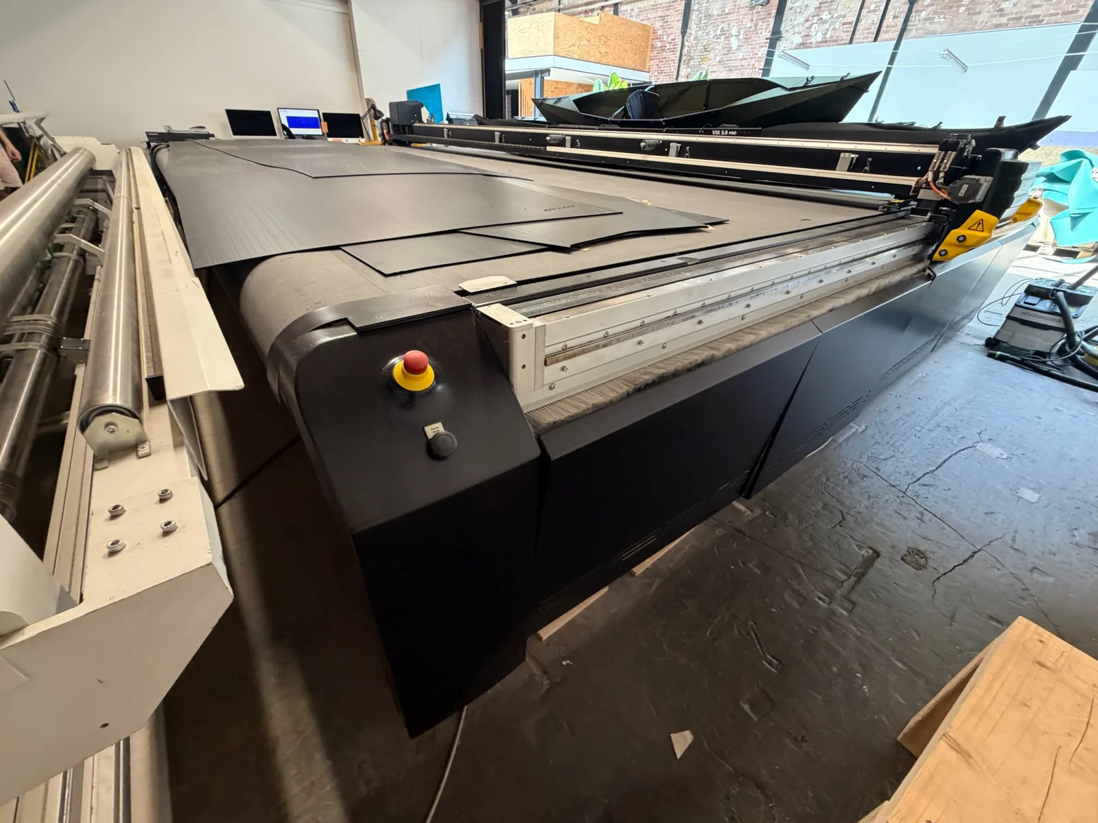 Bullmer Premiumcut ELC — CNC-Flachbett-Cutter 5320 mm, Vakuum & Videokopf – Bild 28